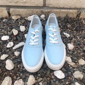 Light blue Classic lace up canvas sneakers✨